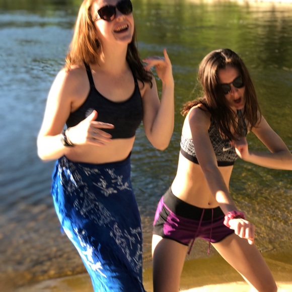 Meet your Posher, Sierra - Picture 1 of 1